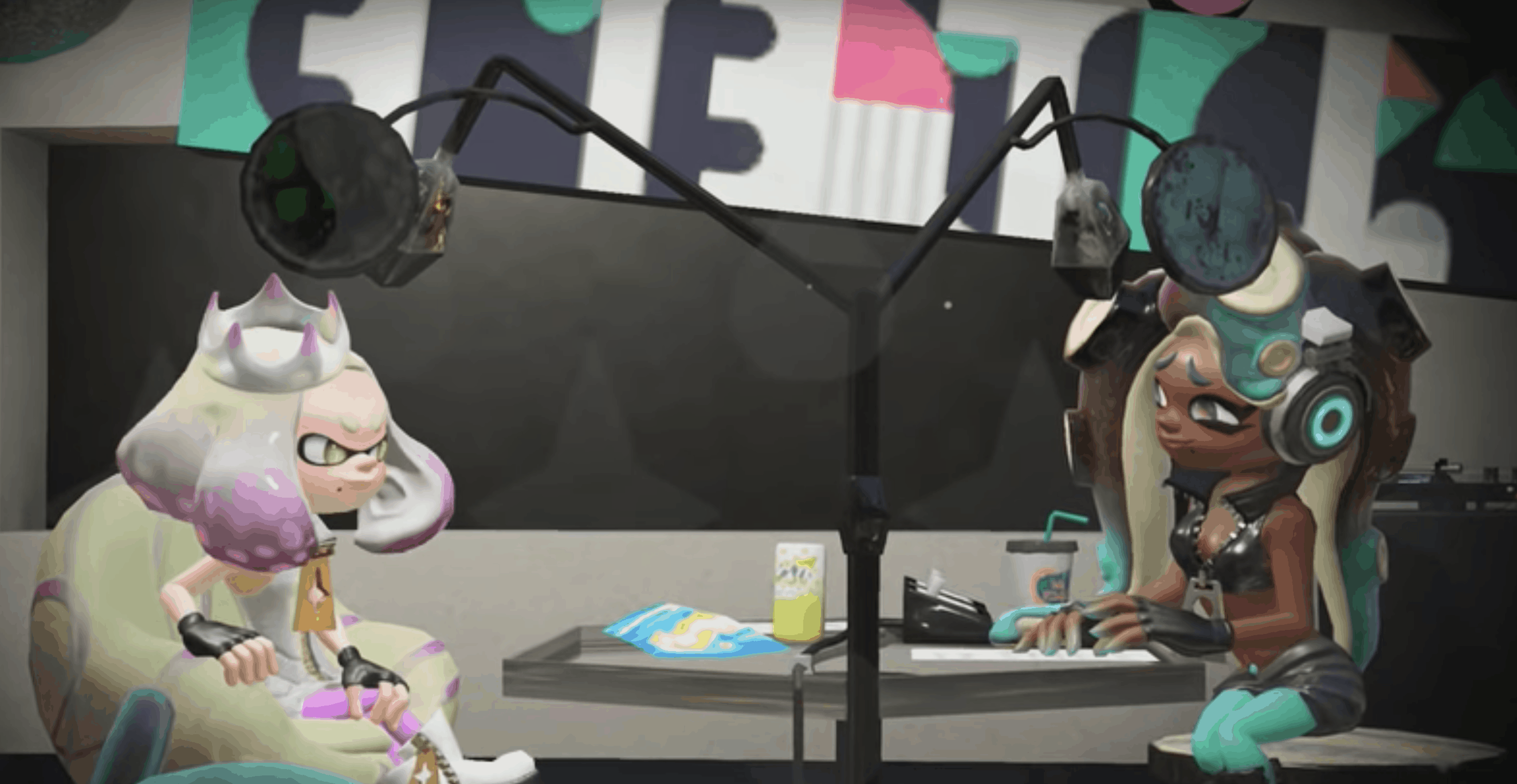 Pearl and Marina chat in their Inkopolis Square studio (Splatoon 2)