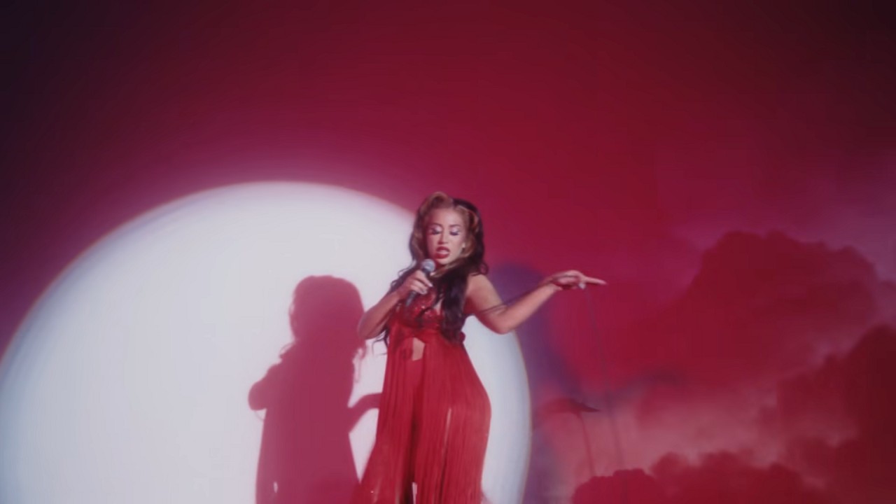 Screenshot from the music video for Kali Uchis' "telepatía"